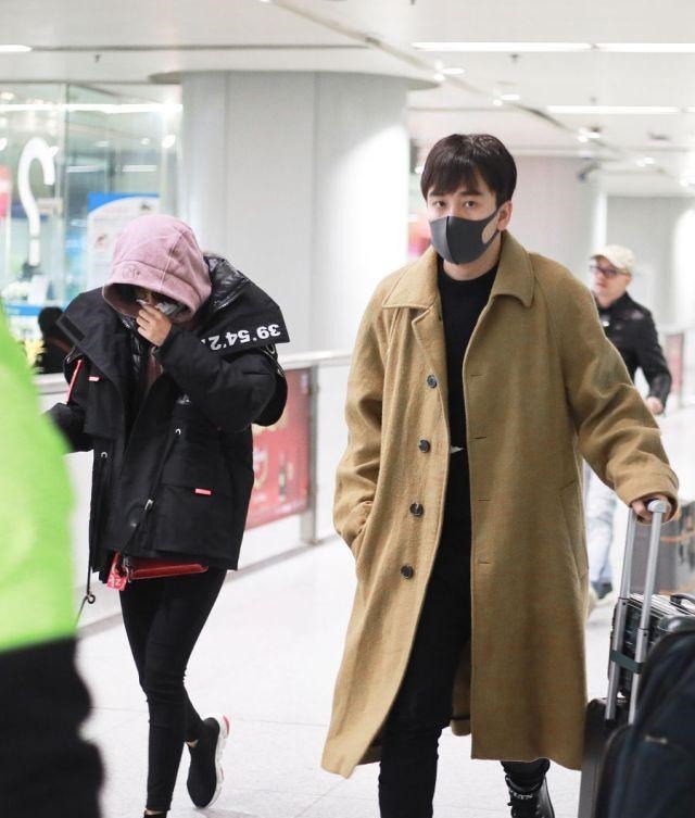 翟天临|翟天临辛芷蕾未分手与友人聚餐后同返爱巢好甜蜜,被疑同居引热议