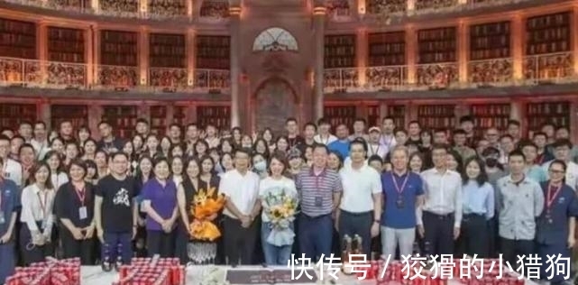 李思思|董卿重回《朗读者》,好久没有露面的董卿整个人消瘦了好多