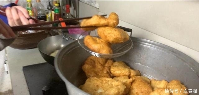今天才知道,面粉的家常新做法,比油条简单,比包子还香