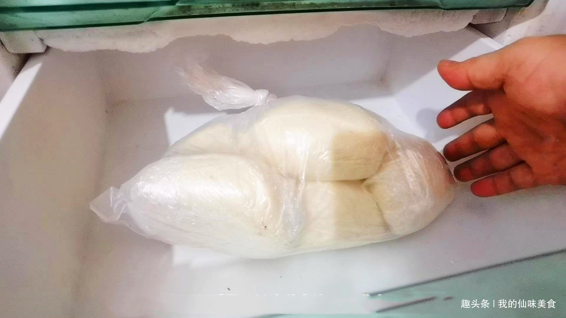 夏天馒头直接放冰箱等于吃“毒”，教你保存小妙招，放两月不变质