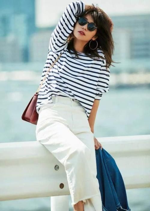 ?条纹怎么穿才不单调？跟着时尚博主这样穿，时髦又显气质！