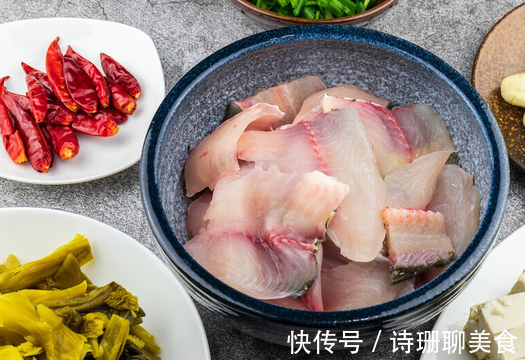 酸菜|做酸菜鱼，万不可直接下锅煮，掌握2点，鱼片不散不碎，很滑嫩