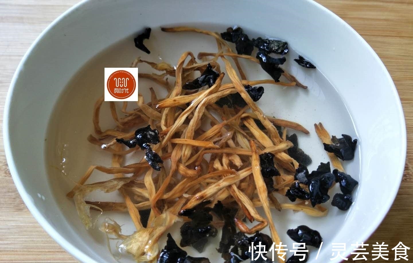 黄花菜|女人不要错过这菜，甩肉吸脂瘦肚子，吃着吃着就瘦了，关键还便宜