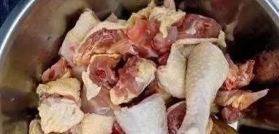 无论炖鲜鸡冻鸡，切记不要焯水，大厨教你一招，肉鲜嫩营养不流失