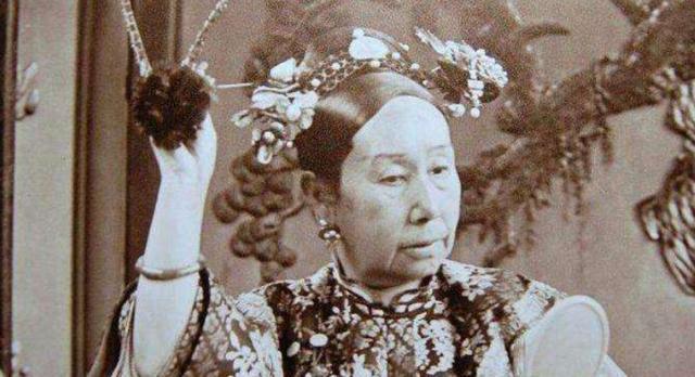 慈禧|慈禧逃亡时，喝1碗县令母亲熬的粥，县令父亲知道后立马自尽了