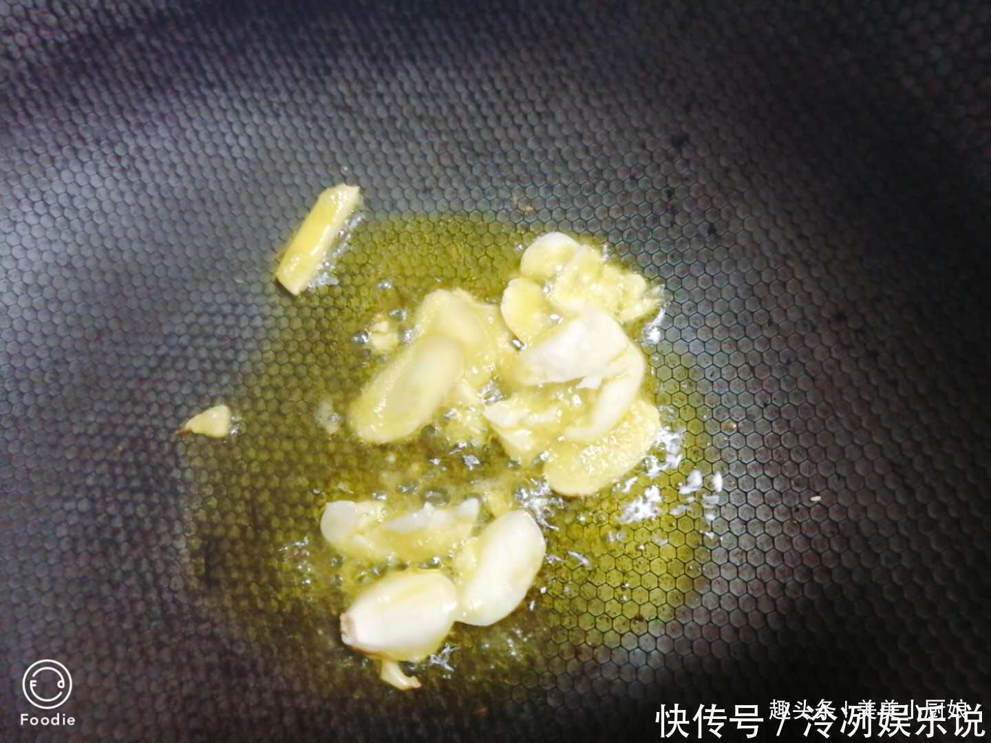 5朵香菇，3两生菜，做出青脆爽口的懒人菜，吃再多都不增肥