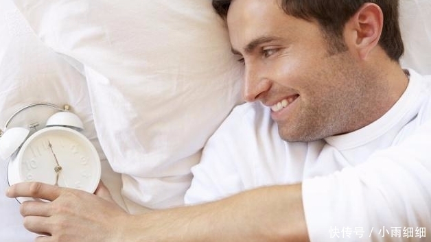 或许|男性早起后若有3种表现,或许肾脏还算健康,能占一点也不错