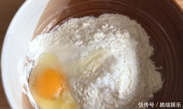 一个鸡蛋一碗面粉,做出小时候的美味小零食,不烤不炸吃得更健康