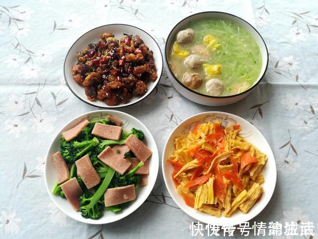 80后爸爸做晚餐,在朋友圈火了,网友:没有对比就没有伤害