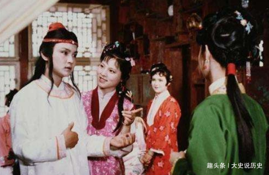 贾宝玉$《红楼梦》她看似很疼自己孩子，实际跟儿子没丝毫感情，悲哀！