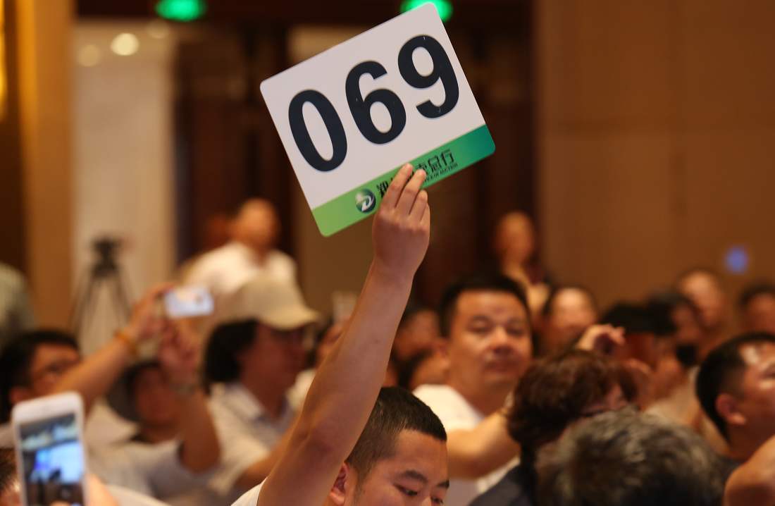 收官|2020年收官之作,市面浮现出清代官窑乾隆镂空瓶珍宝!