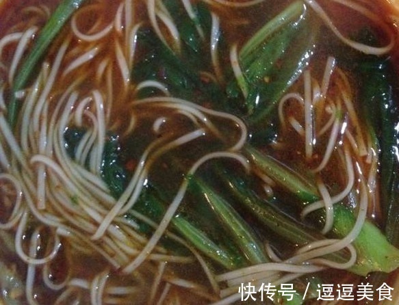 4位阿姨来应聘，一人做一碗面，最后一位，果断撵走！