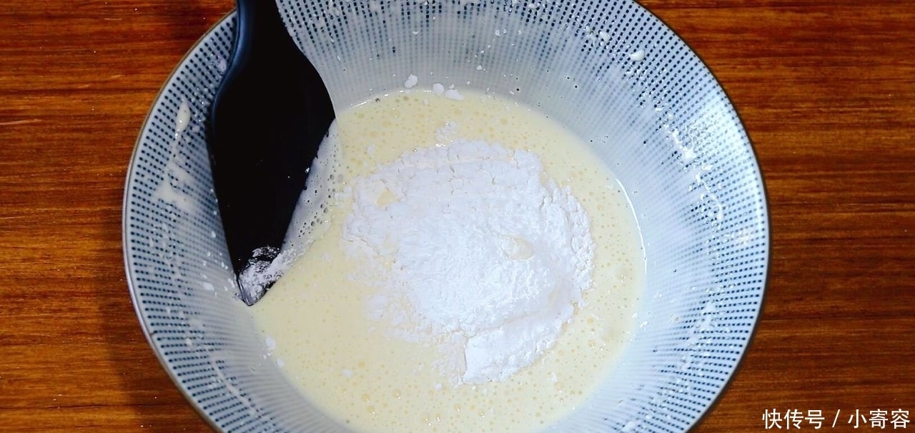 不加面粉,不用黄油,不用分离蛋清,教你做鸡蛋饼干,小孩子爱吃