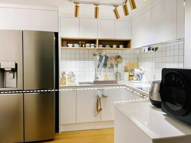 一日三餐|小夫妻82㎡的婚房,是整栋楼最有远见的一家,五脏俱全收纳超强