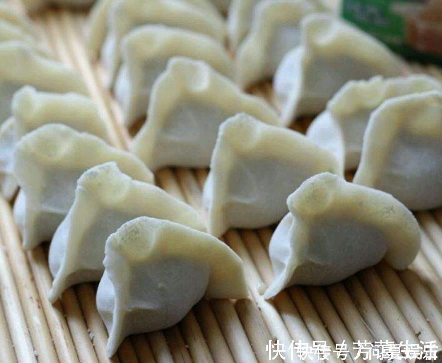 包饺子和面时,多加点这东西,饺子口感劲道光滑,怎么煮都不破皮