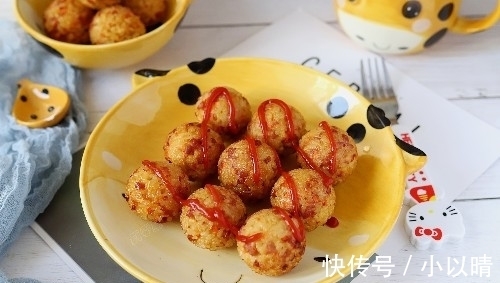 丸子|剩米饭新做法，既是早餐，也是零食，上桌就被抢光，比蛋炒饭好吃