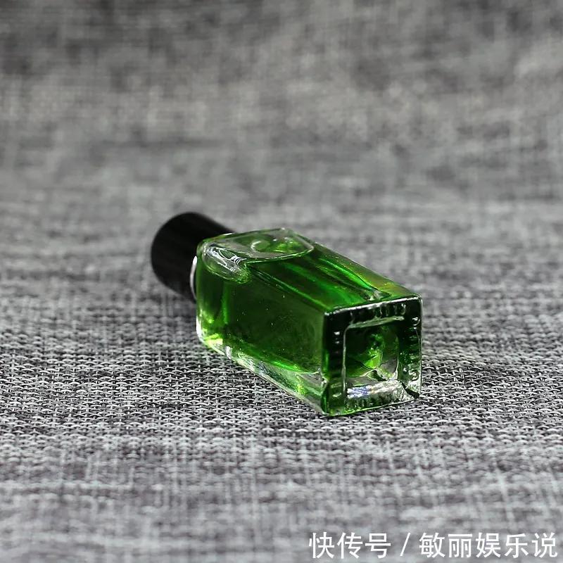 好处|男性睡前在肚脐里滴几滴风油精,会白捡一些好处,另一半也偷着乐