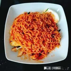  小编|如果你被困在荒岛上一年，只有这4种泡面，你选择哪个活下去