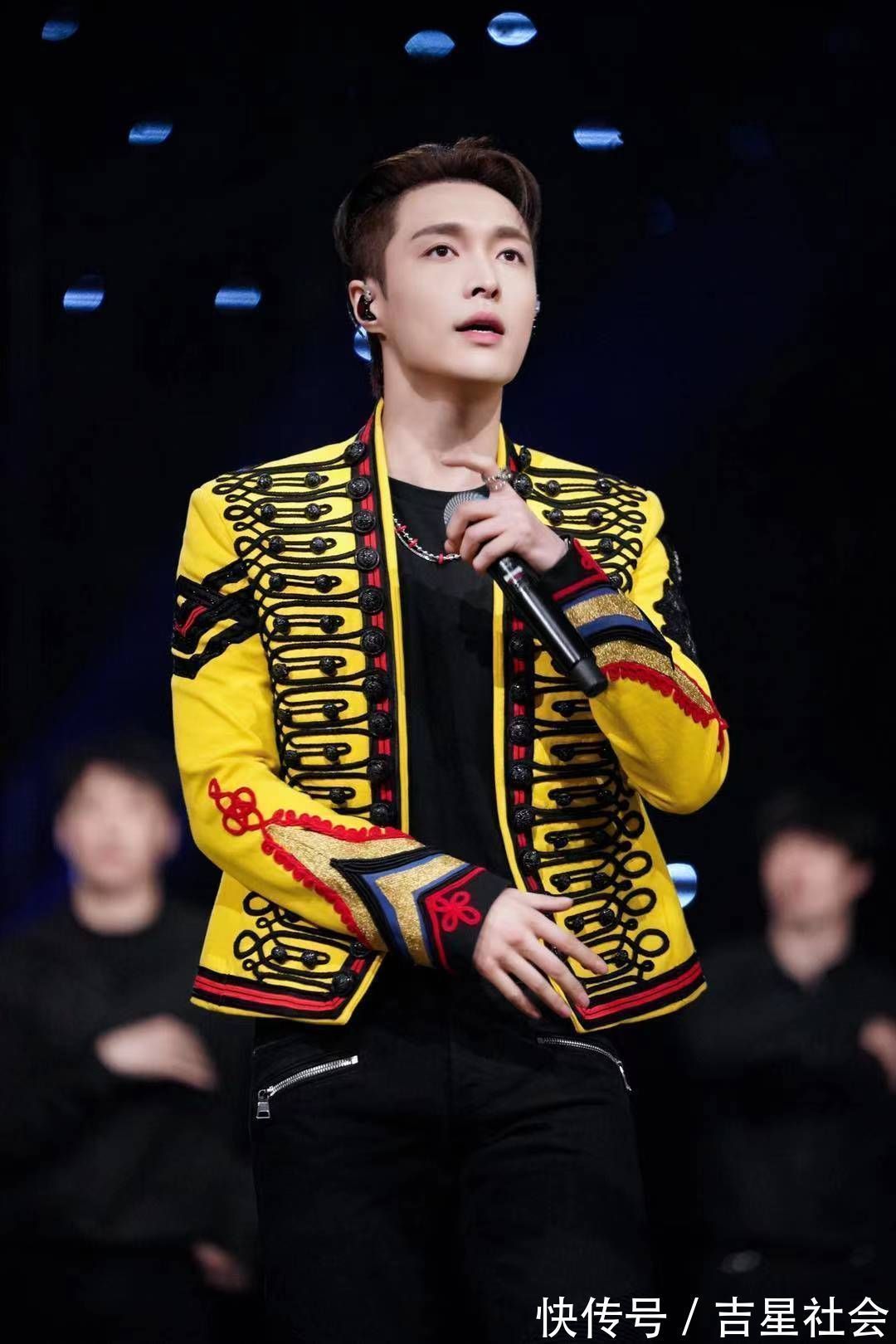 张艺兴带领染色体制作团队 携原创舞台助力六大家族