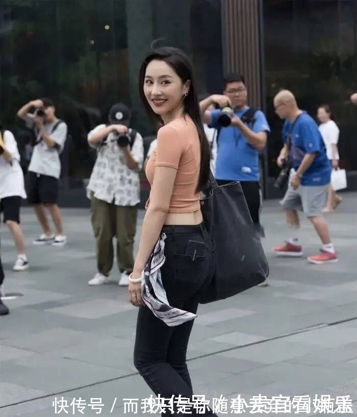 打底裤|小姐姐简约时尚的穿搭,不仅彰显了成熟的风韵,还非常减龄