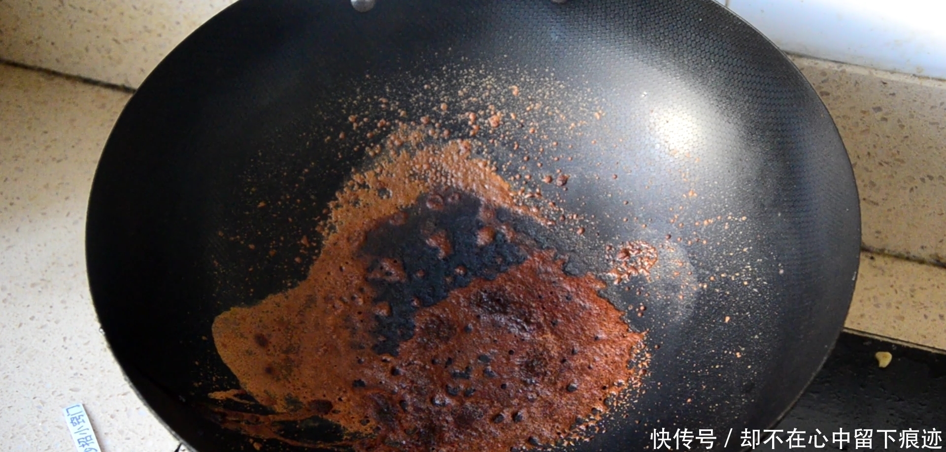 生锈的铁锅别扔了,学会1个小窍门,旧锅变新锅,好方法抓紧学