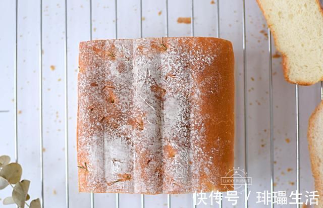 这面包做起来又快又好，平时要4个小时，这个只需3小时，真方便