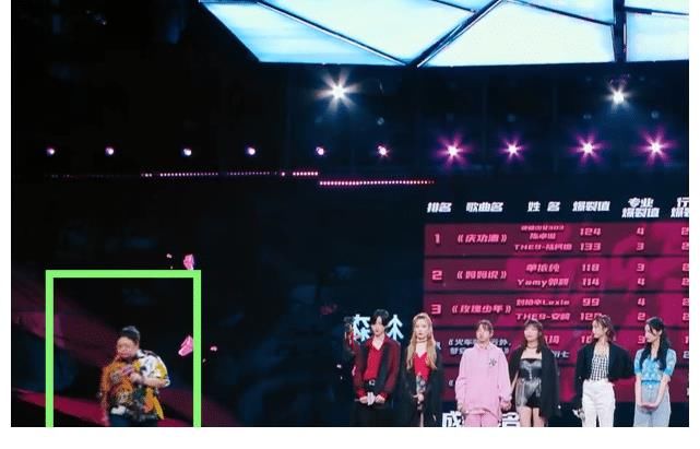 韩红|韩红录节目时摔手卡，大吼“别拍了”！真性情还是没礼貌？