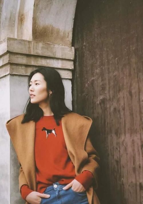 真正高级的女人，秋冬从来不穿这4种“衣服”，廉价低级还掉价