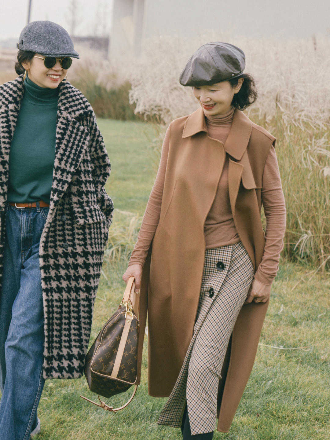 穿搭|50+女人不要选择大衣配长靴子,太土了?学博主这样穿,优雅精致