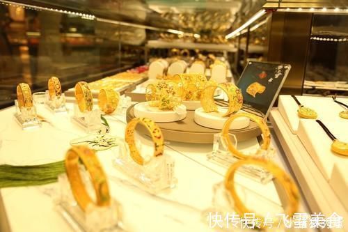 黄金手镯 女人都喜欢的珠宝首饰,黄金手镯,多少钱一个?