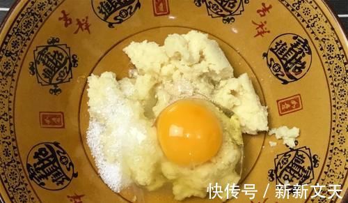 好吃|榨豆浆的豆渣别扔了，加个鸡蛋，搅一搅，几分钟做出好吃的