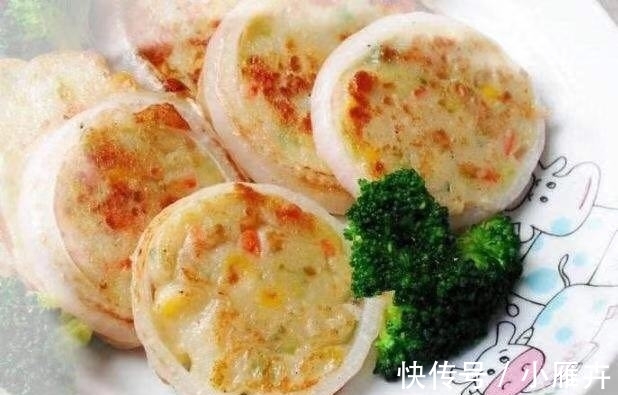 小丁|洋葱鸡蛋饼:口感香甜酥脆,简单又美味的早餐,大人小孩都爱吃~