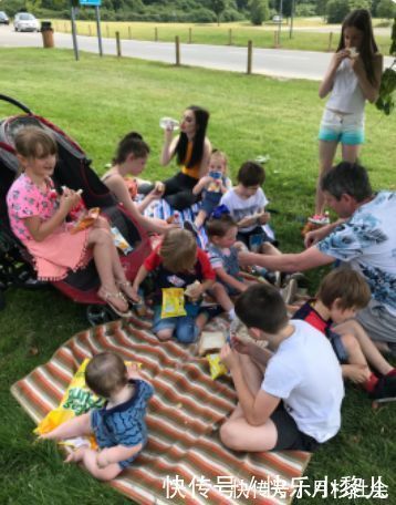 妈妈|英国“超人妈妈”,从14岁开始生头胎,如今21个孩子全家幸福美满