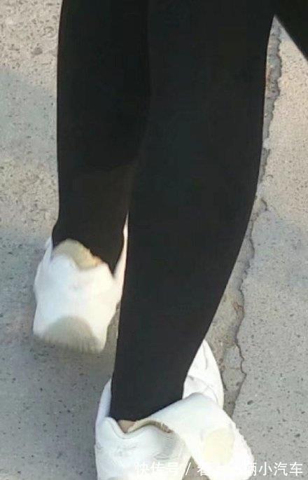 |搞笑图片：噗哈哈哈，你偷塔都能被抓还偷电瓶呢