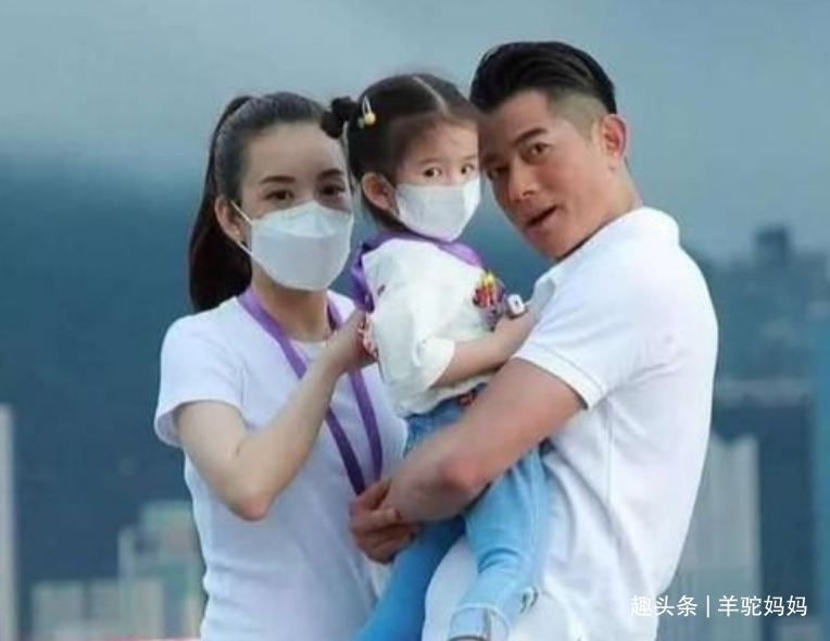 双眼皮|爸爸身上这3个特征只“传女不传男”,看到第一条,有点心疼女儿