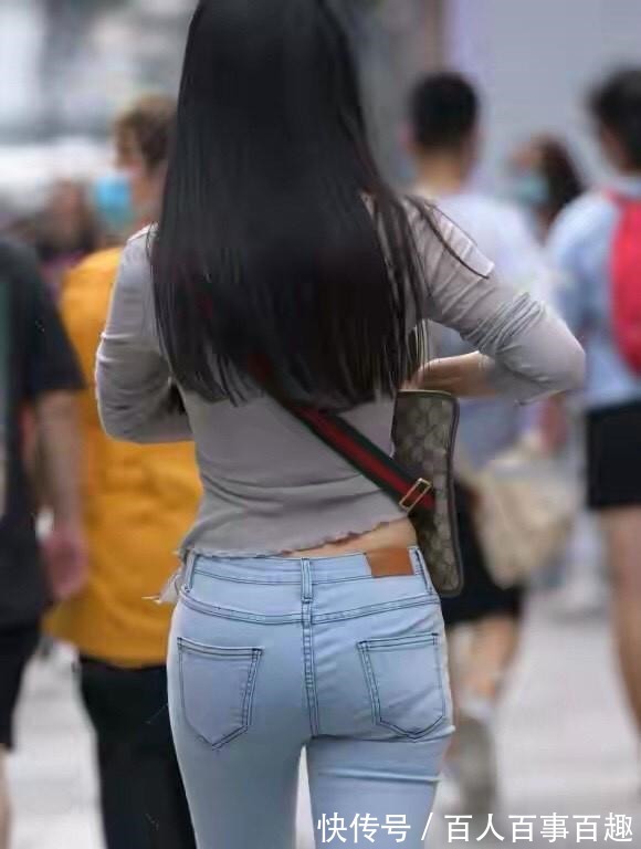 喇叭口 喇叭牛仔裤简洁大气,修身显瘦,女孩子都喜欢!