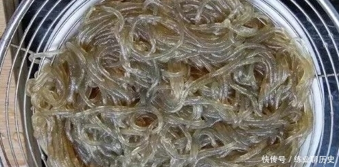 做蚂蚁上树,粉条泡好直接下锅炒就错了,先做这一步,粉条不粘锅