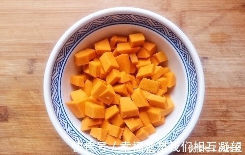 玉米淀粉|南瓜新吃法,我家每周准做一次,软糯香甜真美味,比炒的好吃多了