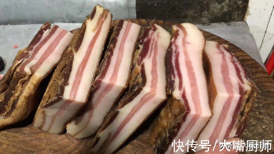 腊肉直接蒸，难怪又硬又咸！多做这1步，腊肉软嫩鲜香，腊香浓郁