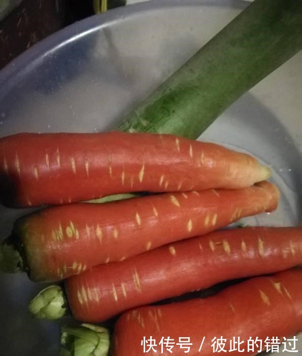 买胡萝卜时,这3种不能要,菜贩子自己都不吃