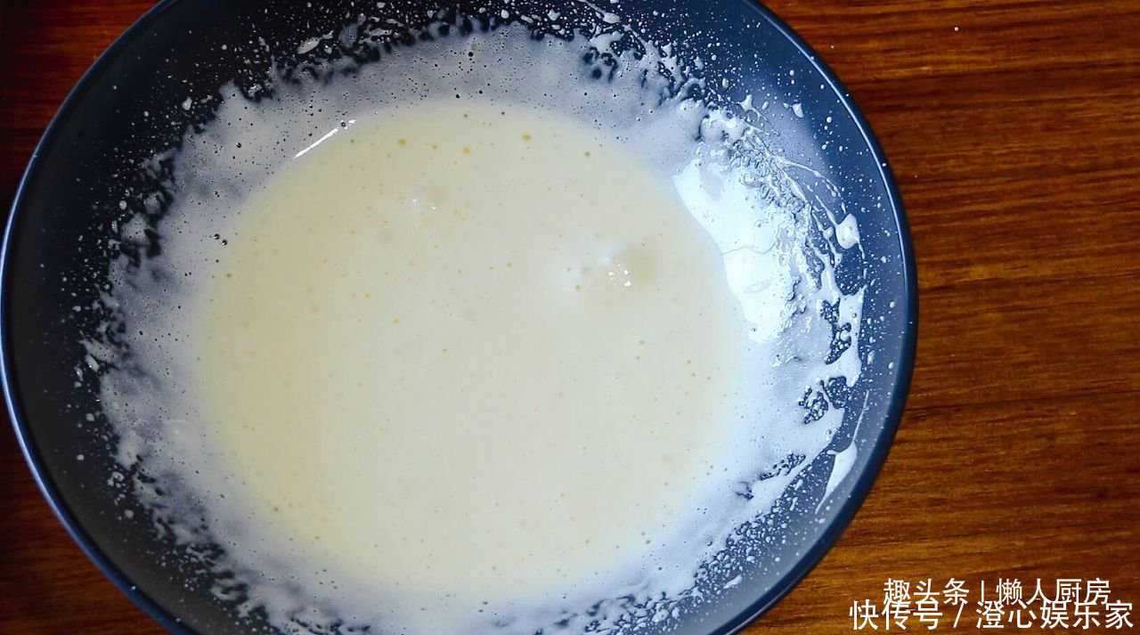 2个苹果,2个鸡蛋,教你苹果蛋糕的做法,淡淡水果香,吃着不腻