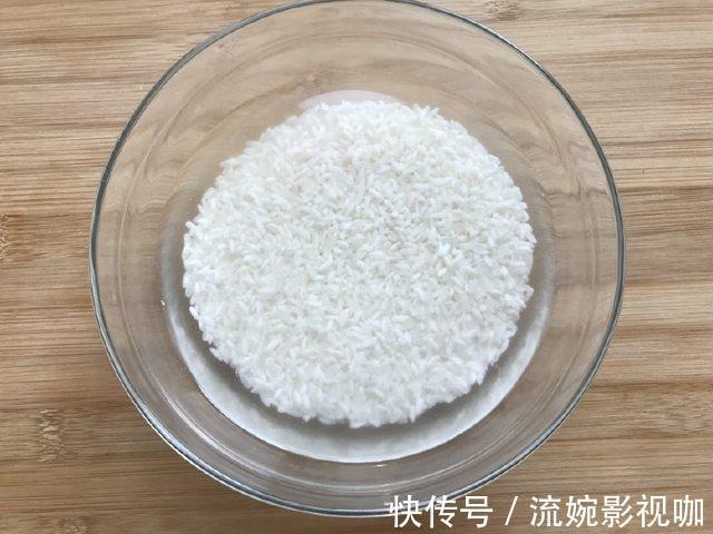 让人欲罢不能的荷香排骨饭，当饭又当菜，荷香渗透到排骨里