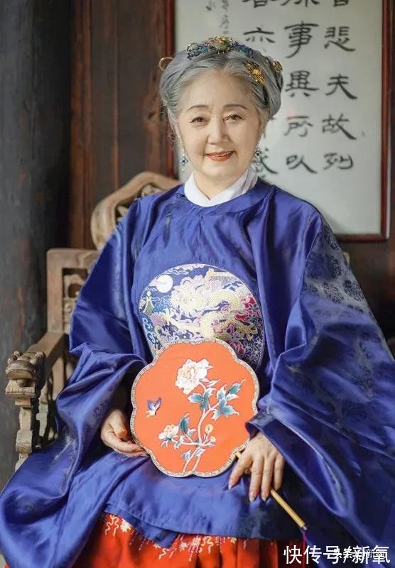 刘维秀$这位77岁的奶奶,穿上汉服也太惊艳了
