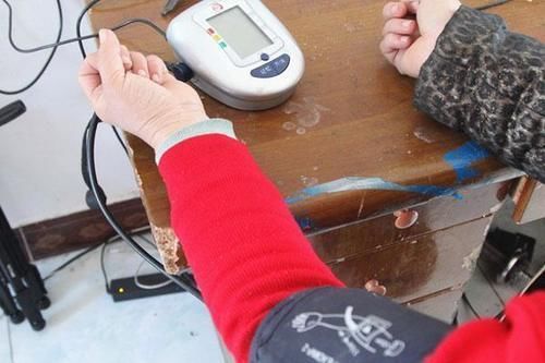 痔疮|常踮脚尖，对维持健康有帮助，但有禁忌人群，千万要记住！