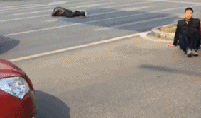 |搞笑GIF:拥有的技能全是好哥们喜欢,妹子不喜欢的~