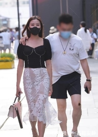 泡泡裙 黑色方领泡泡裙配蕾丝鱼尾半身裙,简单搭配,展现成熟女人魅力