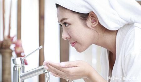 海盐皂|很多人洗脸都是刚沾水就用洗面奶，这是错误的，难怪毛孔大还暗沉