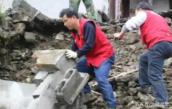 中国好人|“中国好人”王永恒：自费20万补充救援设备，还带着儿子一起行善