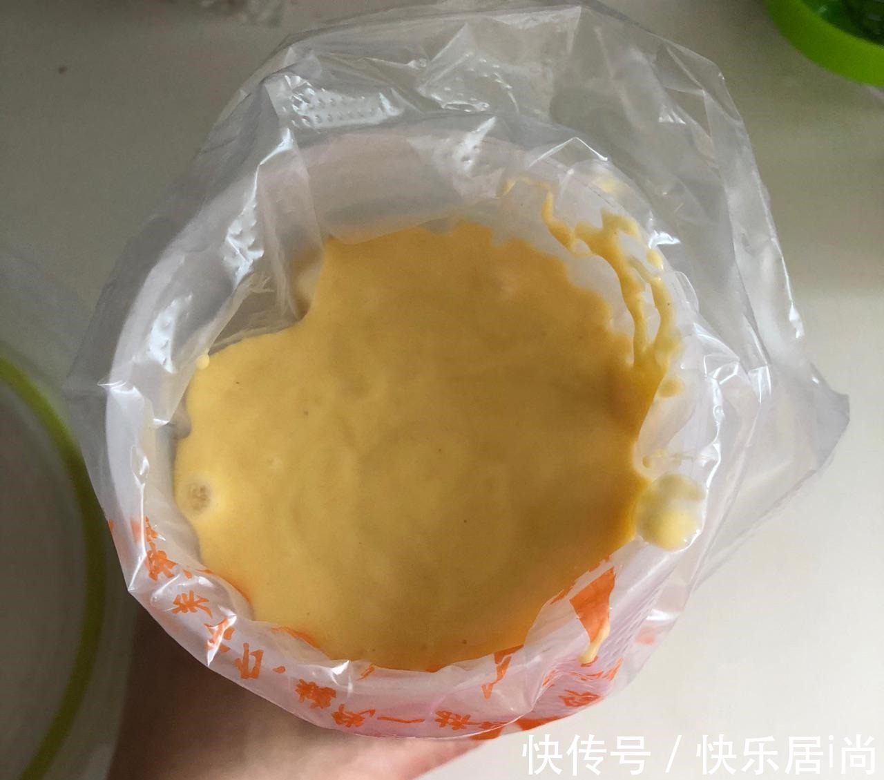 不加一滴水，用牛奶和鸡蛋做成的小面包，好吃又营养，奶香味十足！