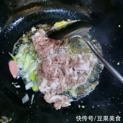 青菜肉丝|舌尖上的中国，青菜肉丝炒方便面能占一席之地